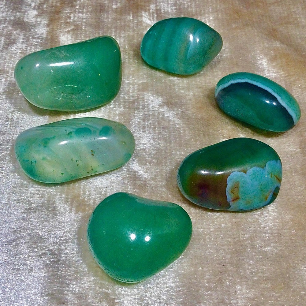 2x Green Hummingbird Quartz, Tumbled and Polished - Picture 3 of 8